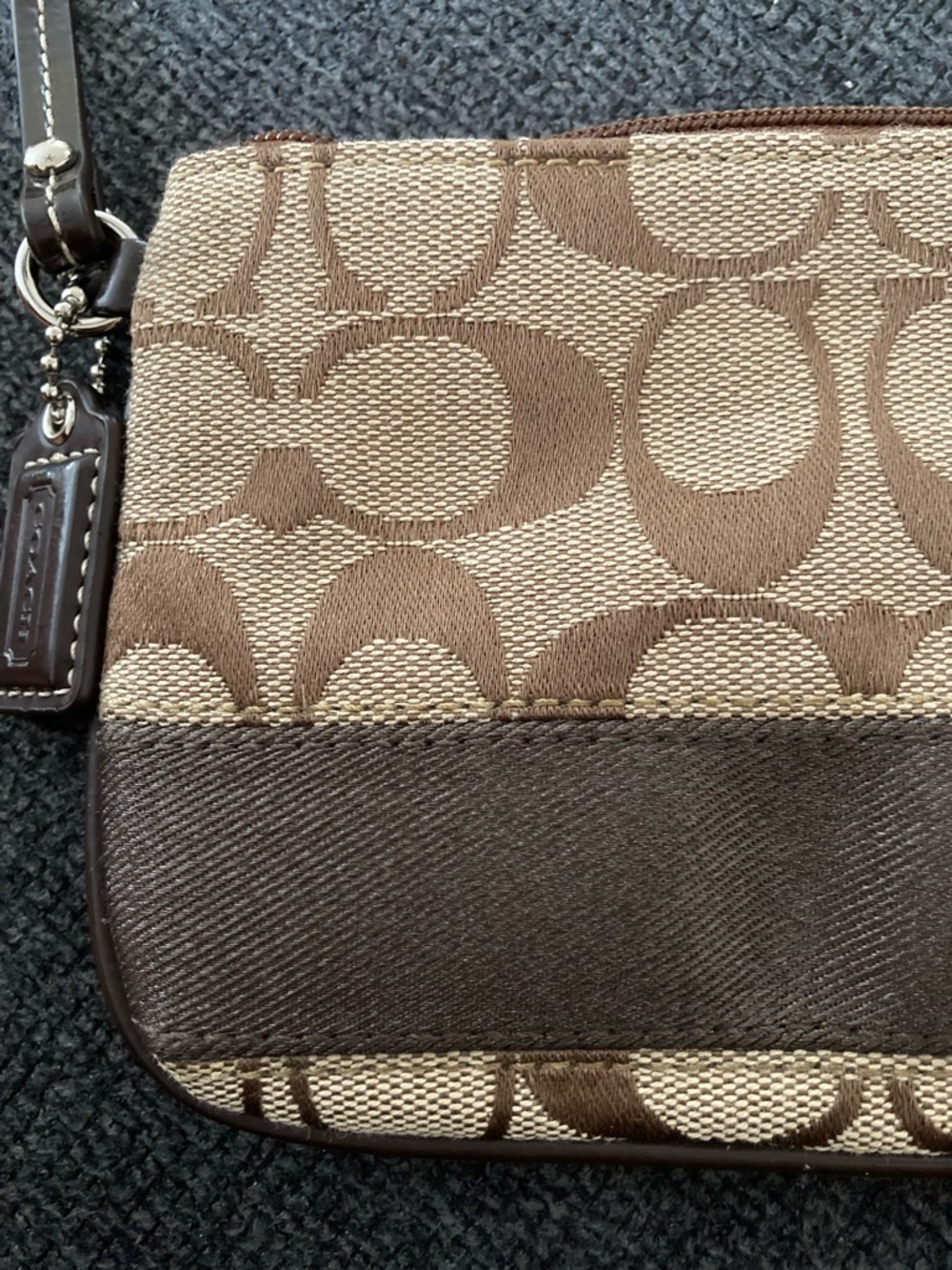 Coach Signature Khaki/Brown Logo Wristlet Canvas Patent Leather Strap & Trim - Picture 12 of 13